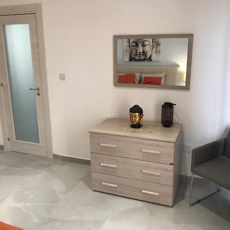 Apartment Let Me Host -palace Borg-